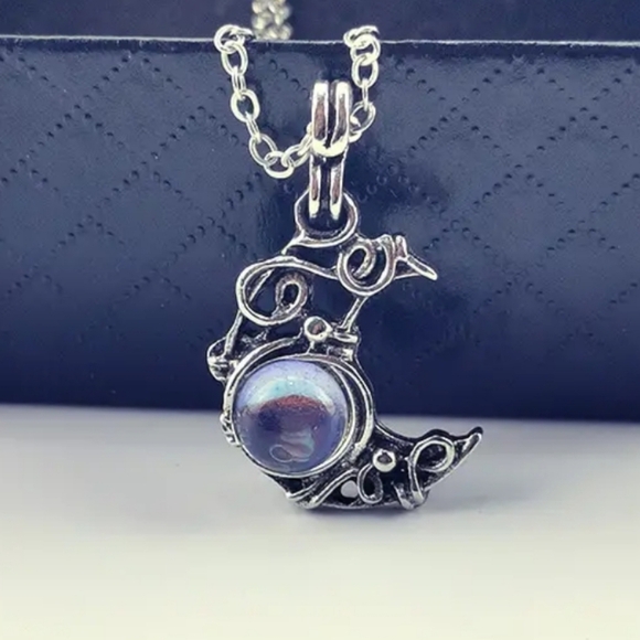 LAST ONE!!! New! Moon charm - Picture 5 of 7